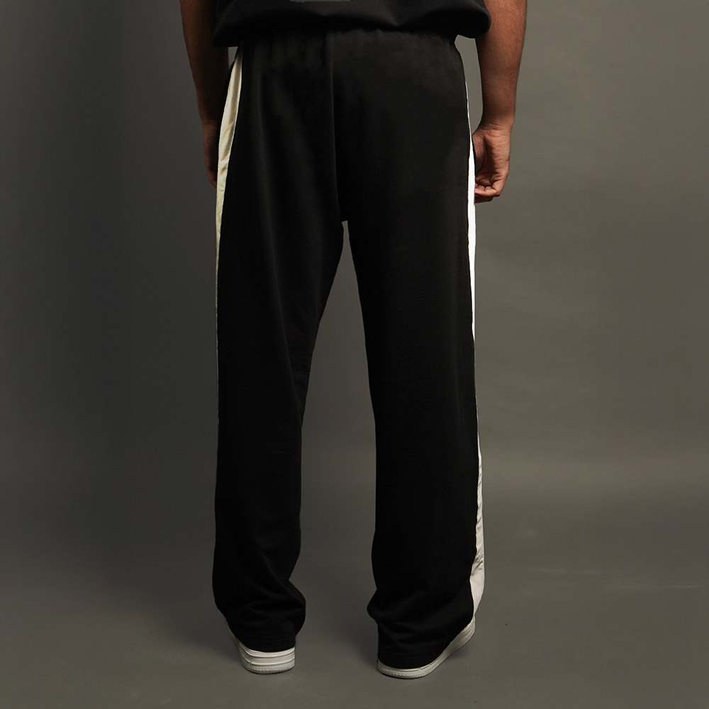 https://img4.hkrtcdn.com/40807/prd_4080683-MuscleBlaze-Straight-Fit-Panel-Trackpants-Black-Small_o.jpg