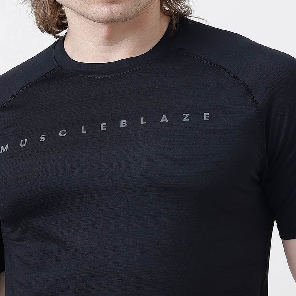 7 - MuscleBlaze Active Tee Half Sleeve,  Large  Midnight Black