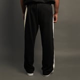 https://img4.hkrtcdn.com/40807/prd_4080683-MuscleBlaze-Straight-Fit-Panel-Trackpants-Black-Medium_o.jpg
