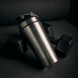https://img4.hkrtcdn.com/43607/prd_4360673-MuscleBlaze-Stainless-Steel-Shaker-Silver-700-ml_o.png