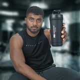 https://img4.hkrtcdn.com/45966/prd_4596513-MuscleBlaze-Stainless-Steel-Gym-Shaker-Pro-Black-700-ml_o.jpg